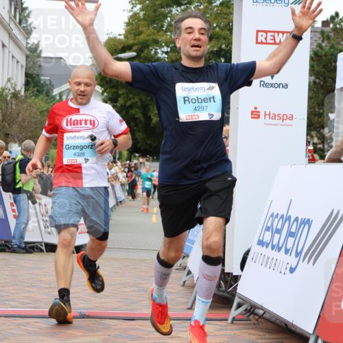 31.08.2025 - 21. Blankeneser Heldenlauf Strokosch-Dieckow http://msf.ph/oto/8687245 31.08.2025 11:58:24 Ziel 5714, 4328, 4297 meine-sportfotos.de