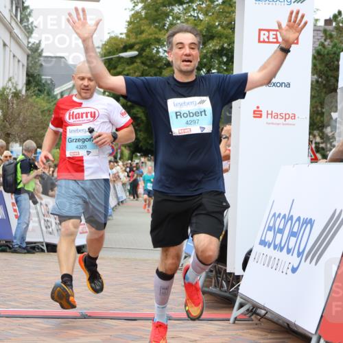 31.08.2025 - 21. Blankeneser Heldenlauf Strokosch-Dieckow http://msf.ph/oto/8687253 31.08.2025 11:58:24 Ziel 5714, 4328, 4297 meine-sportfotos.de