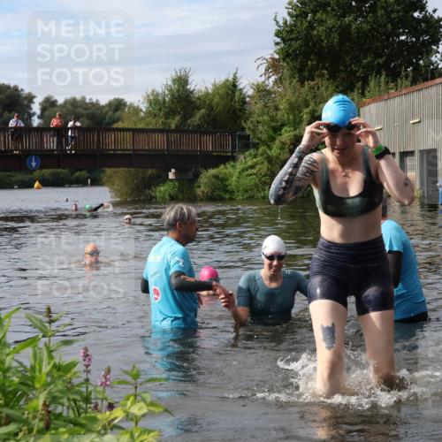 31.08.2025 - Elbe Triathlon Hamburg Luisa Fischer http://msf.ph/oto/8687256 31.08.2025 10:55:09 Schwimmen 1525, 1538, 1611, 1616 meine-sportfotos.de
