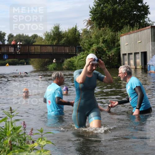 31.08.2025 - Elbe Triathlon Hamburg Luisa Fischer http://msf.ph/oto/8687259 31.08.2025 10:55:12 Schwimmen 1525, 1538, 1616 meine-sportfotos.de