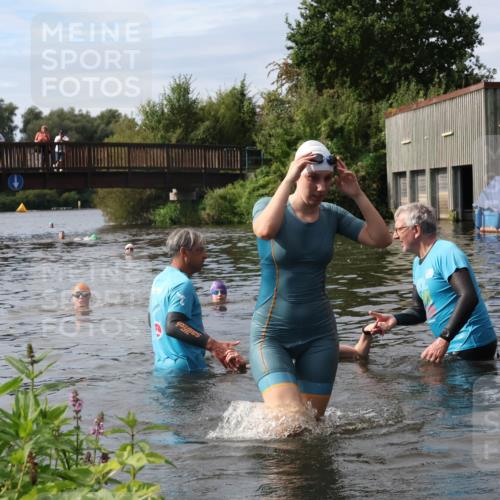 31.08.2025 - Elbe Triathlon Hamburg Luisa Fischer http://msf.ph/oto/8687262 31.08.2025 10:55:12 Schwimmen 1525, 1538, 1616 meine-sportfotos.de
