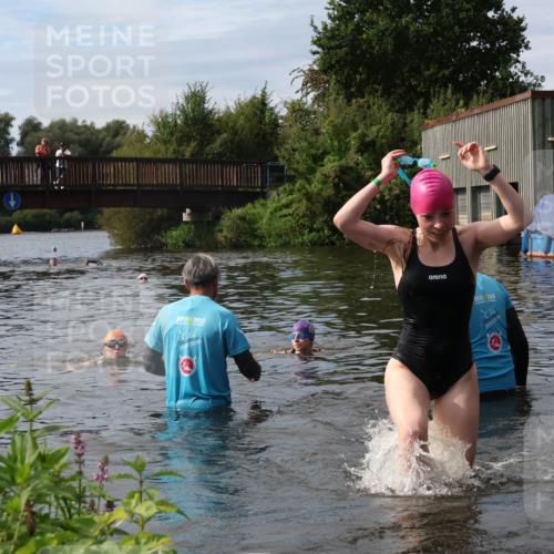 31.08.2025 - Elbe Triathlon Hamburg Luisa Fischer http://msf.ph/oto/8687266 31.08.2025 10:55:16 Schwimmen 1525, 1616 meine-sportfotos.de