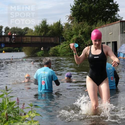31.08.2025 - Elbe Triathlon Hamburg Luisa Fischer http://msf.ph/oto/8687268 31.08.2025 10:55:16 Schwimmen 1525, 1616 meine-sportfotos.de