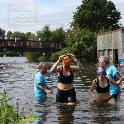 31.08.2025 - Elbe Triathlon Hamburg Luisa Fischer http://msf.ph/oto/8687272 31.08.2025 10:55:24 Schwimmen 1555, 1617 meine-sportfotos.de