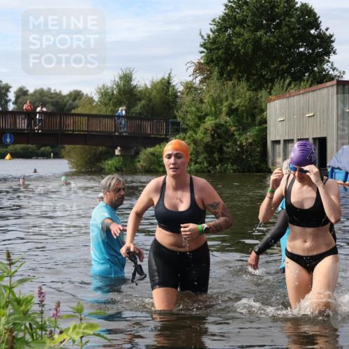 31.08.2025 - Elbe Triathlon Hamburg Luisa Fischer http://msf.ph/oto/8687277 31.08.2025 10:55:25 Schwimmen 1555, 1617 meine-sportfotos.de