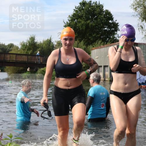 31.08.2025 - Elbe Triathlon Hamburg Luisa Fischer http://msf.ph/oto/8687284 31.08.2025 10:55:26 Schwimmen 1555, 1617 meine-sportfotos.de