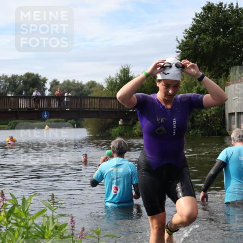 31.08.2025 - Elbe Triathlon Hamburg Luisa Fischer http://msf.ph/oto/8687293 31.08.2025 10:55:47 Schwimmen 1550 meine-sportfotos.de