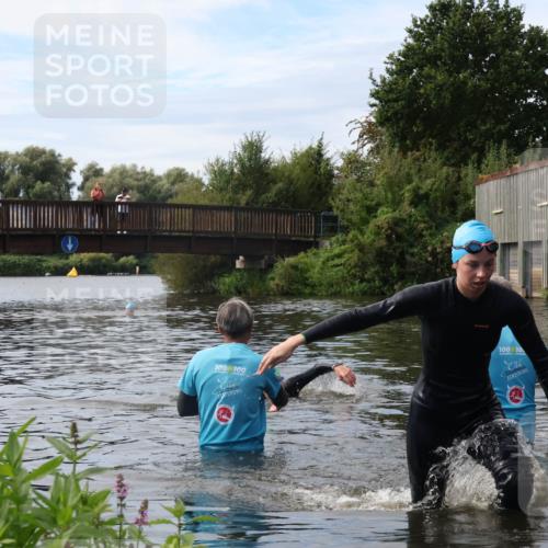 31.08.2025 - Elbe Triathlon Hamburg Luisa Fischer http://msf.ph/oto/8687308 31.08.2025 10:56:04 Schwimmen 1522, 1606 meine-sportfotos.de