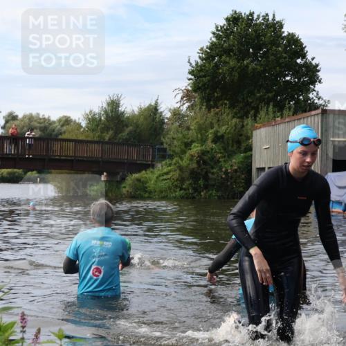31.08.2025 - Elbe Triathlon Hamburg Luisa Fischer http://msf.ph/oto/8687310 31.08.2025 10:56:04 Schwimmen 1522, 1606 meine-sportfotos.de