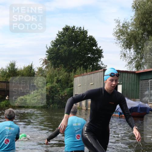 31.08.2025 - Elbe Triathlon Hamburg Luisa Fischer http://msf.ph/oto/8687311 31.08.2025 10:56:05 Schwimmen 1522, 1606 meine-sportfotos.de