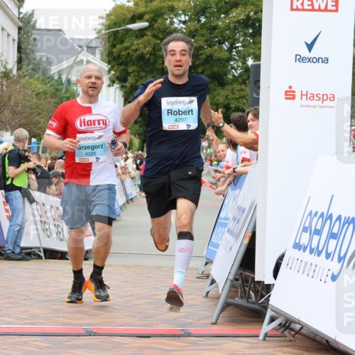 31.08.2025 - 21. Blankeneser Heldenlauf Strokosch-Dieckow http://msf.ph/oto/8687313 31.08.2025 11:58:23 Ziel 5714, 4328, 4297 meine-sportfotos.de
