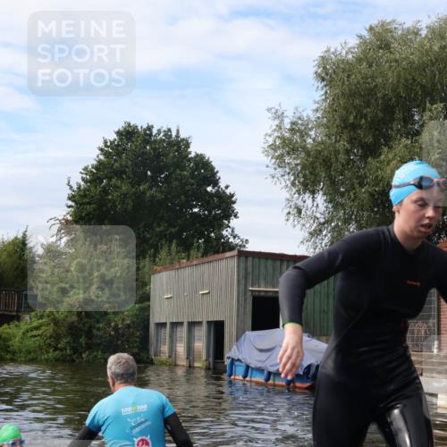 31.08.2025 - Elbe Triathlon Hamburg Luisa Fischer http://msf.ph/oto/8687315 31.08.2025 10:56:05 Schwimmen 1522, 1606 meine-sportfotos.de