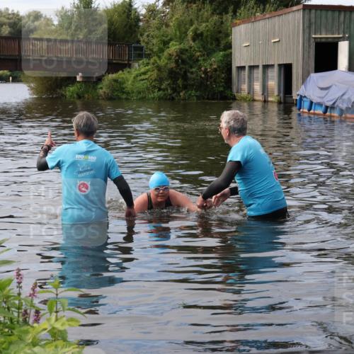 31.08.2025 - Elbe Triathlon Hamburg Luisa Fischer http://msf.ph/oto/8687328 31.08.2025 10:56:50 Schwimmen 1517 meine-sportfotos.de