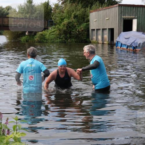 31.08.2025 - Elbe Triathlon Hamburg Luisa Fischer http://msf.ph/oto/8687332 31.08.2025 10:56:50 Schwimmen 1517 meine-sportfotos.de