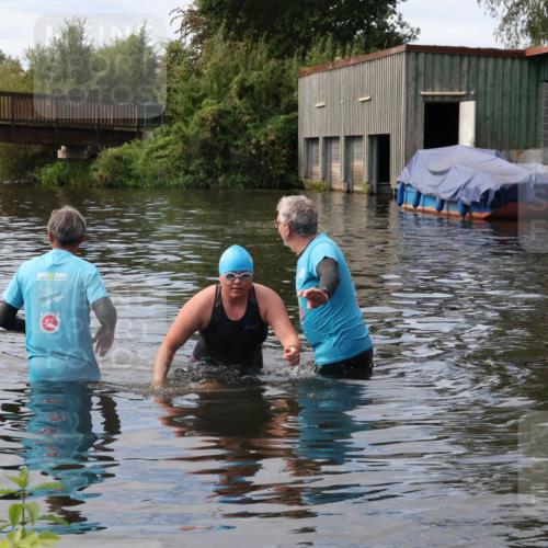 31.08.2025 - Elbe Triathlon Hamburg Luisa Fischer http://msf.ph/oto/8687335 31.08.2025 10:56:51 Schwimmen 1517 meine-sportfotos.de