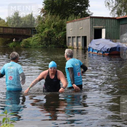 31.08.2025 - Elbe Triathlon Hamburg Luisa Fischer http://msf.ph/oto/8687337 31.08.2025 10:56:51 Schwimmen 1517 meine-sportfotos.de