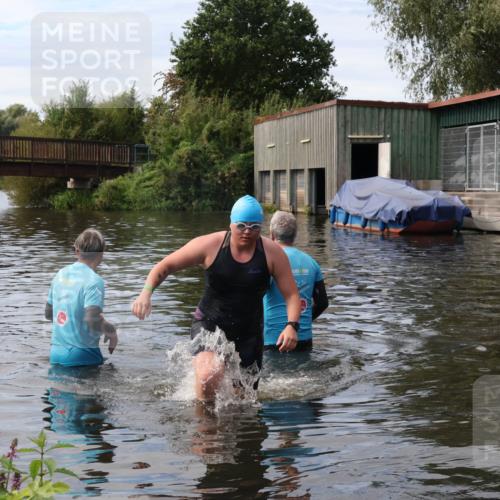 31.08.2025 - Elbe Triathlon Hamburg Luisa Fischer http://msf.ph/oto/8687342 31.08.2025 10:56:52 Schwimmen 1517 meine-sportfotos.de