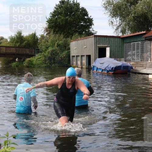 31.08.2025 - Elbe Triathlon Hamburg Luisa Fischer http://msf.ph/oto/8687345 31.08.2025 10:56:53 Schwimmen 1517 meine-sportfotos.de