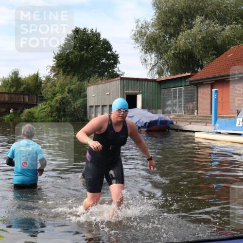 31.08.2025 - Elbe Triathlon Hamburg Luisa Fischer http://msf.ph/oto/8687348 31.08.2025 10:56:53 Schwimmen 1517 meine-sportfotos.de