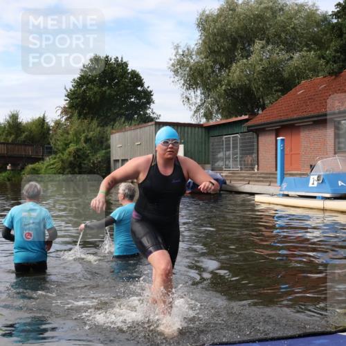 31.08.2025 - Elbe Triathlon Hamburg Luisa Fischer http://msf.ph/oto/8687351 31.08.2025 10:56:54 Schwimmen 1517 meine-sportfotos.de