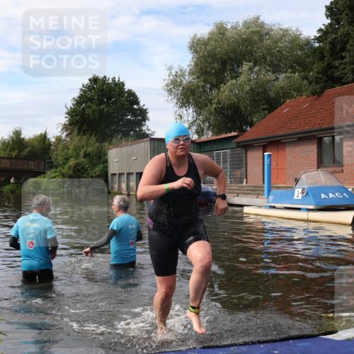 31.08.2025 - Elbe Triathlon Hamburg Luisa Fischer http://msf.ph/oto/8687352 31.08.2025 10:56:54 Schwimmen 1517 meine-sportfotos.de