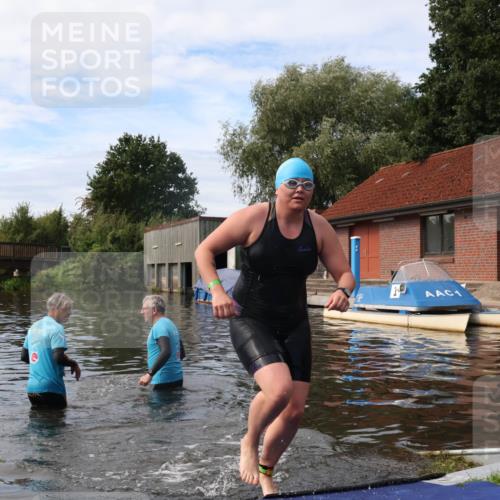 31.08.2025 - Elbe Triathlon Hamburg Luisa Fischer http://msf.ph/oto/8687353 31.08.2025 10:56:54 Schwimmen 1517 meine-sportfotos.de