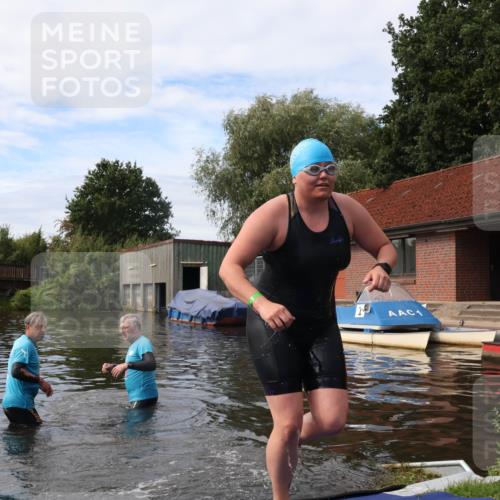 31.08.2025 - Elbe Triathlon Hamburg Luisa Fischer http://msf.ph/oto/8687355 31.08.2025 10:56:55 Schwimmen 1517 meine-sportfotos.de