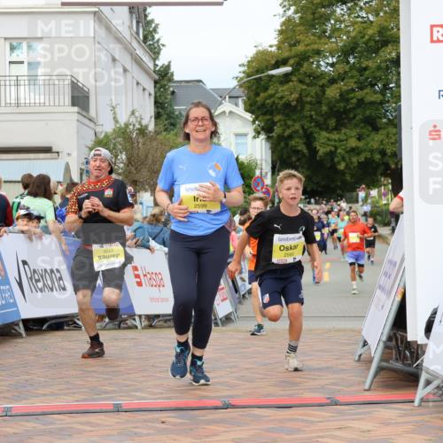 31.08.2025 - 21. Blankeneser Heldenlauf Strokosch-Dieckow http://msf.ph/oto/8687499 31.08.2025 10:30:36 Ziel 2560, 2106, 2599, 2102 meine-sportfotos.de