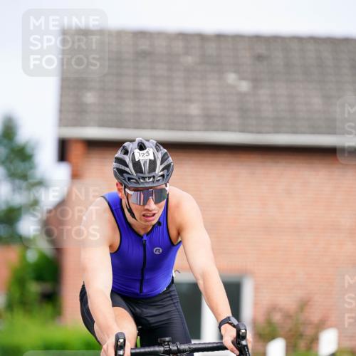 31.08.2025 - Elbe Triathlon Hamburg Michael Burmester http://msf.ph/oto/8687732 31.08.2025 15:20:50 Radfahren  meine-sportfotos.de