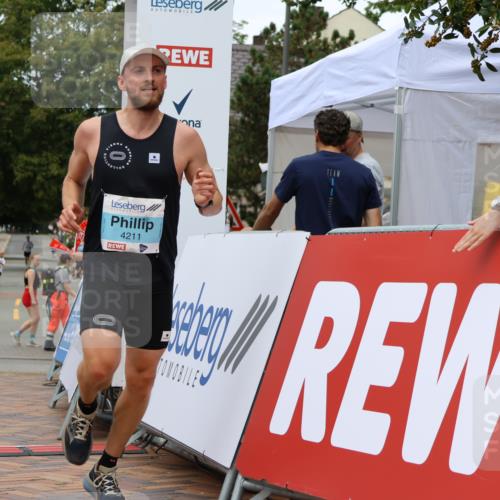 31.08.2025 - 21. Blankeneser Heldenlauf Strokosch-Dieckow http://msf.ph/oto/8687800 31.08.2025 11:56:37 Ziel 5615, 4265, 4217, 4211 meine-sportfotos.de
