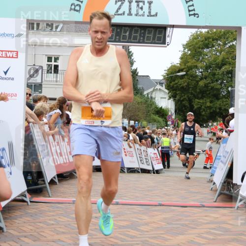 31.08.2025 - 21. Blankeneser Heldenlauf Strokosch-Dieckow http://msf.ph/oto/8687838 31.08.2025 11:56:34 Ziel 5615, 4265, 4217, 4211 meine-sportfotos.de