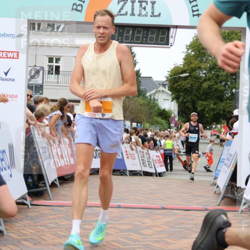 31.08.2025 - 21. Blankeneser Heldenlauf Strokosch-Dieckow http://msf.ph/oto/8687850 31.08.2025 11:56:34 Ziel 5615, 4265, 4217, 4211 meine-sportfotos.de