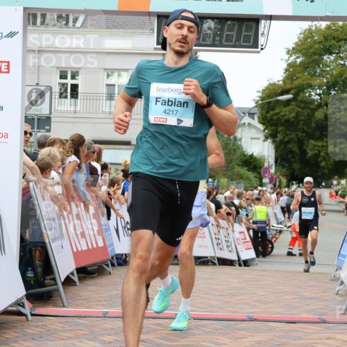 31.08.2025 - 21. Blankeneser Heldenlauf Strokosch-Dieckow http://msf.ph/oto/8687856 31.08.2025 11:56:33 Ziel 5615, 4265, 4217, 4211 meine-sportfotos.de