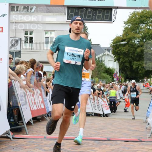 31.08.2025 - 21. Blankeneser Heldenlauf Strokosch-Dieckow http://msf.ph/oto/8687867 31.08.2025 11:56:33 Ziel 5615, 4265, 4217, 4211 meine-sportfotos.de