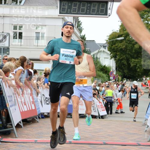 31.08.2025 - 21. Blankeneser Heldenlauf Strokosch-Dieckow http://msf.ph/oto/8687897 31.08.2025 11:56:32 Ziel 5615, 4265, 4217, 4211 meine-sportfotos.de