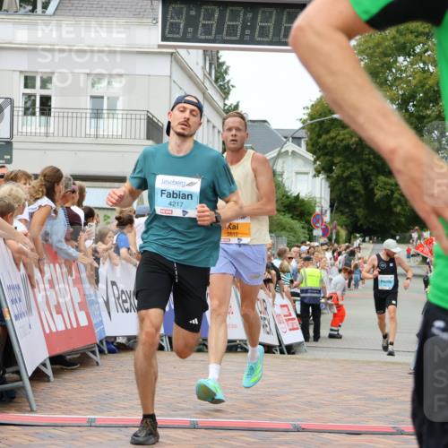 31.08.2025 - 21. Blankeneser Heldenlauf Strokosch-Dieckow http://msf.ph/oto/8687908 31.08.2025 11:56:32 Ziel 5615, 4265, 4217, 4211 meine-sportfotos.de