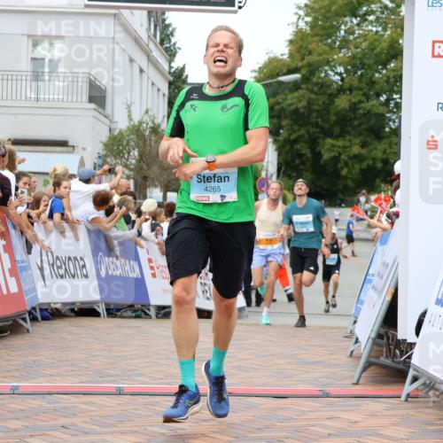 31.08.2025 - 21. Blankeneser Heldenlauf Strokosch-Dieckow http://msf.ph/oto/8687914 31.08.2025 11:56:30 Ziel 5615, 4265, 4217 meine-sportfotos.de