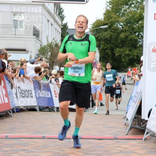 31.08.2025 - 21. Blankeneser Heldenlauf Strokosch-Dieckow http://msf.ph/oto/8687920 31.08.2025 11:56:30 Ziel 5615, 4265, 4217 meine-sportfotos.de
