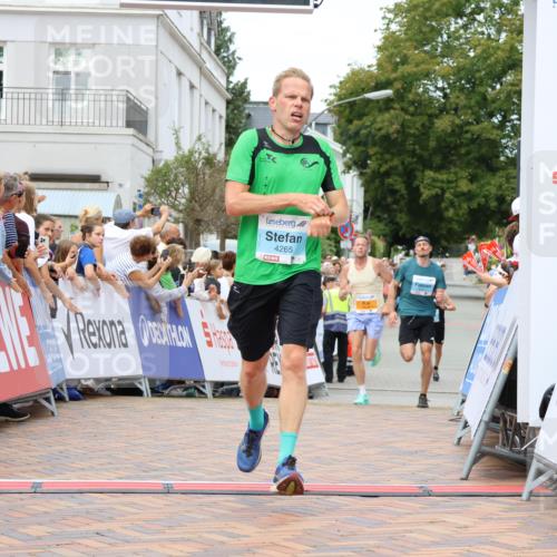 31.08.2025 - 21. Blankeneser Heldenlauf Strokosch-Dieckow http://msf.ph/oto/8687943 31.08.2025 11:56:30 Ziel 5615, 4265, 4217 meine-sportfotos.de
