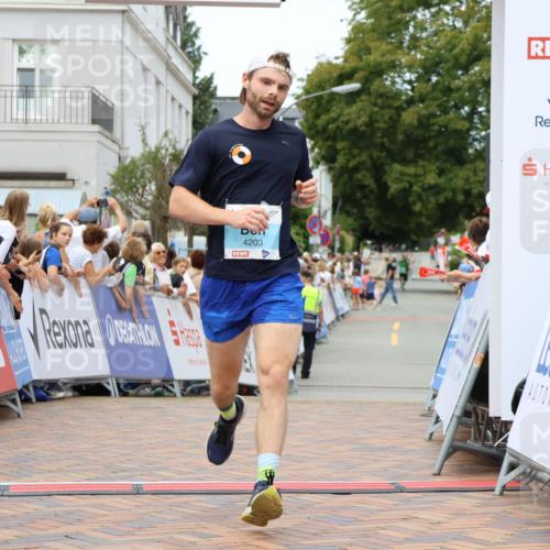 31.08.2025 - 21. Blankeneser Heldenlauf Strokosch-Dieckow http://msf.ph/oto/8688025 31.08.2025 11:56:08 Ziel 4203 meine-sportfotos.de