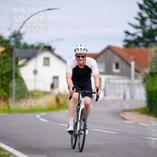 31.08.2025 - Elbe Triathlon Hamburg Michael Burmester http://msf.ph/oto/8688342 31.08.2025 15:42:25 Radfahren  meine-sportfotos.de