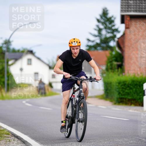 31.08.2025 - Elbe Triathlon Hamburg Michael Burmester http://msf.ph/oto/8688403 31.08.2025 15:44:23 Radfahren  meine-sportfotos.de