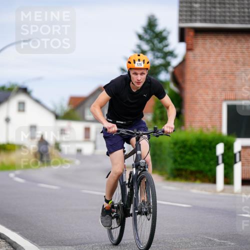 31.08.2025 - Elbe Triathlon Hamburg Michael Burmester http://msf.ph/oto/8688405 31.08.2025 15:44:23 Radfahren  meine-sportfotos.de
