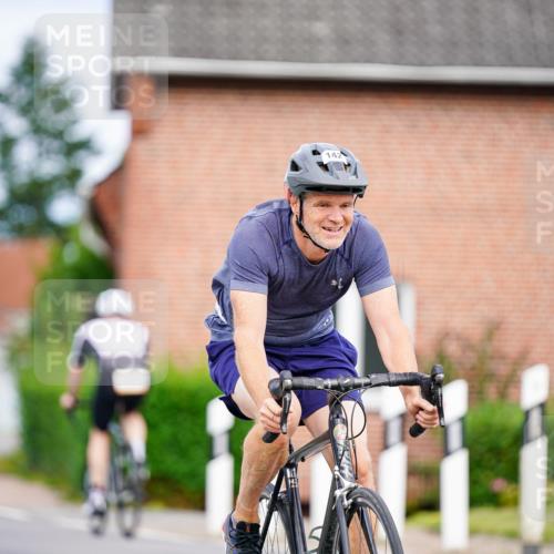 31.08.2025 - Elbe Triathlon Hamburg Michael Burmester http://msf.ph/oto/8688415 31.08.2025 15:44:32 Radfahren  meine-sportfotos.de