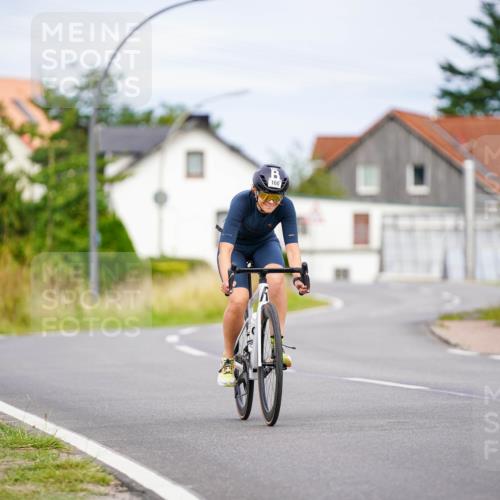 31.08.2025 - Elbe Triathlon Hamburg Michael Burmester http://msf.ph/oto/8688447 31.08.2025 15:45:59 Radfahren  meine-sportfotos.de