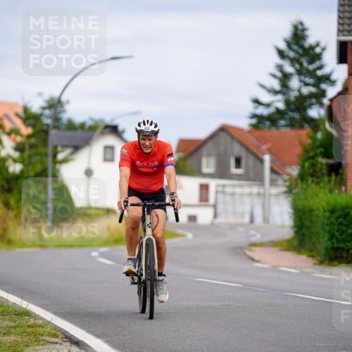 31.08.2025 - Elbe Triathlon Hamburg Michael Burmester http://msf.ph/oto/8688458 31.08.2025 15:46:37 Radfahren  meine-sportfotos.de
