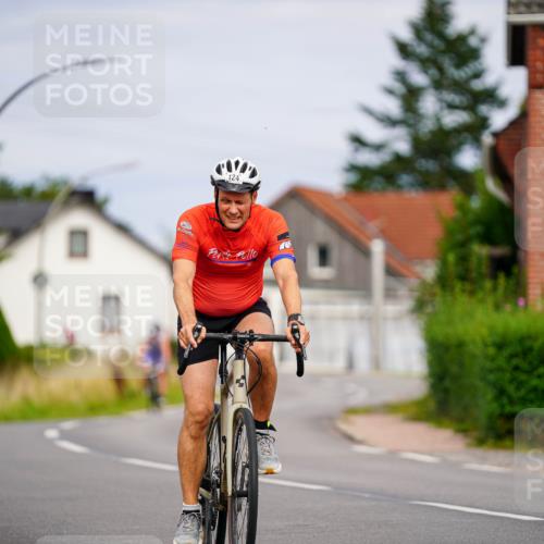 31.08.2025 - Elbe Triathlon Hamburg Michael Burmester http://msf.ph/oto/8688619 31.08.2025 15:52:29 Radfahren  meine-sportfotos.de