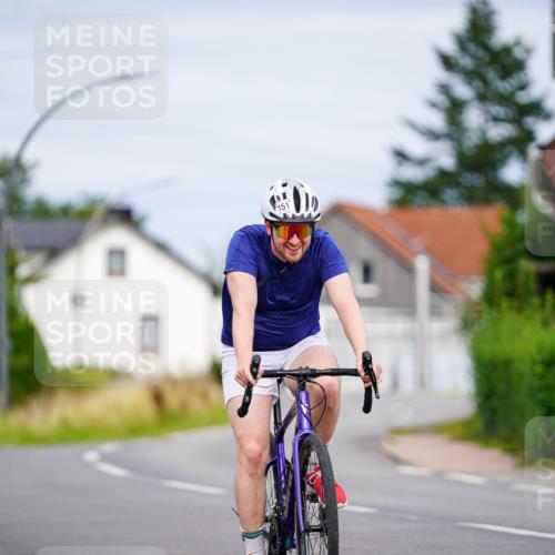 31.08.2025 - Elbe Triathlon Hamburg Michael Burmester http://msf.ph/oto/8688639 31.08.2025 15:52:43 Radfahren  meine-sportfotos.de