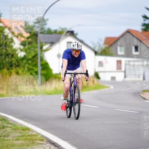 31.08.2025 - Elbe Triathlon Hamburg Michael Burmester http://msf.ph/oto/8688730 31.08.2025 15:58:25 Radfahren  meine-sportfotos.de