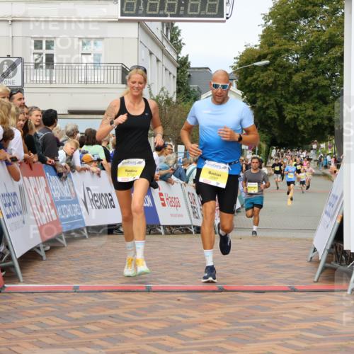 31.08.2025 - 21. Blankeneser Heldenlauf Strokosch-Dieckow http://msf.ph/oto/8688928 31.08.2025 10:28:43 Ziel 2346, 2697, 2700, 2351, 2687 meine-sportfotos.de